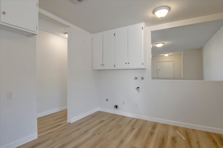 Building Photo - 9223 Langdon Ave