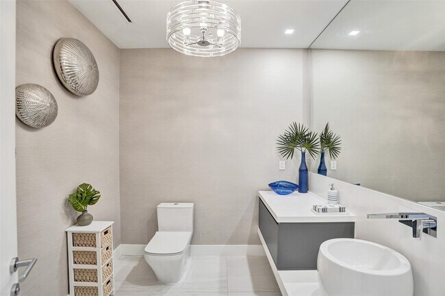 Building Photo - 701 N Fort Lauderdale Beach Blvd