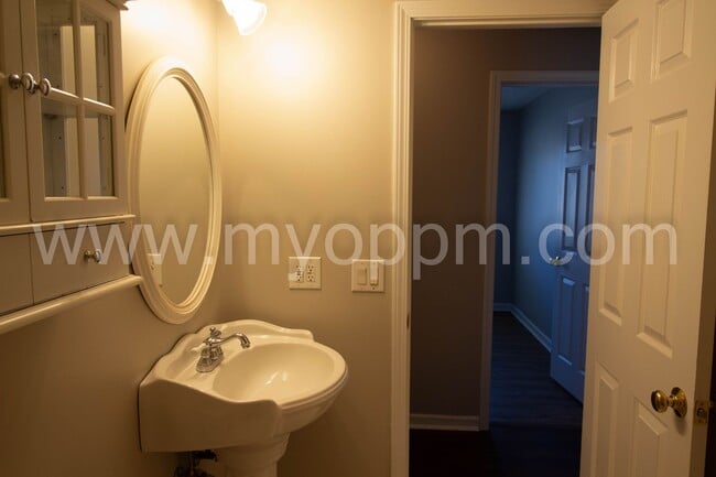 Building Photo - Beautiful 4 Bed 2 Bath Home for Rent in Mi...