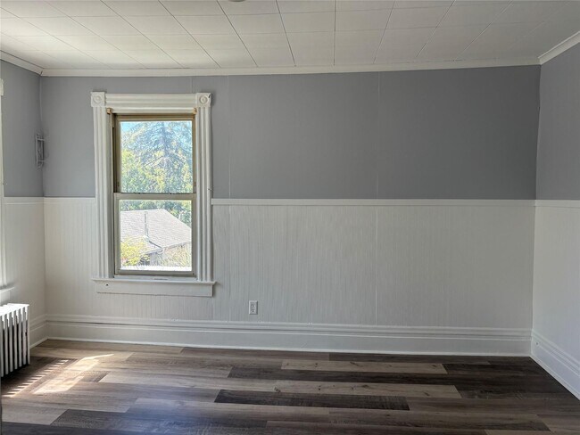 Building Photo - 11 Walnut Pl