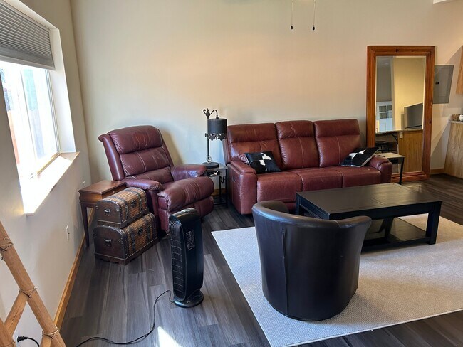 Building Photo - 351 W Buttercup Way