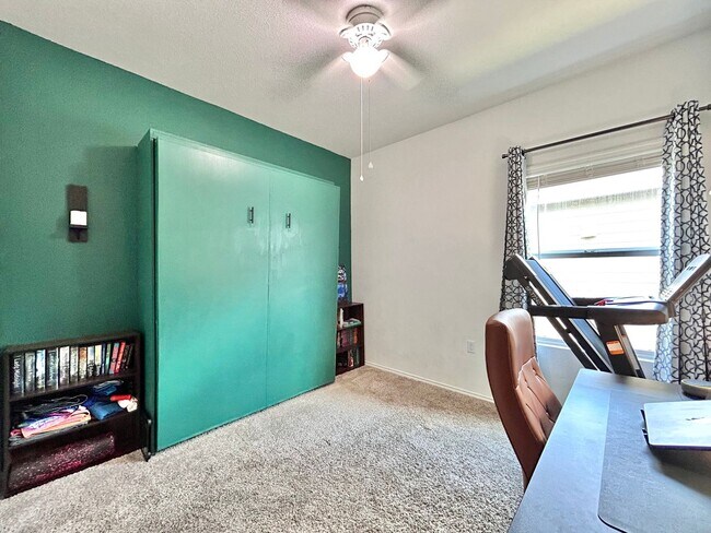 Building Photo - Spacious 3-Bed / 2-Bath with Walk-In Close...
