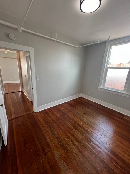 Building Photo - 428 N Donnelly St