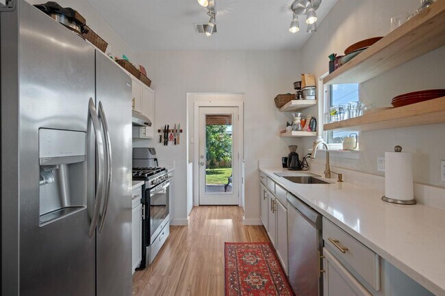 Building Photo - 4603 Ribbecke Ave