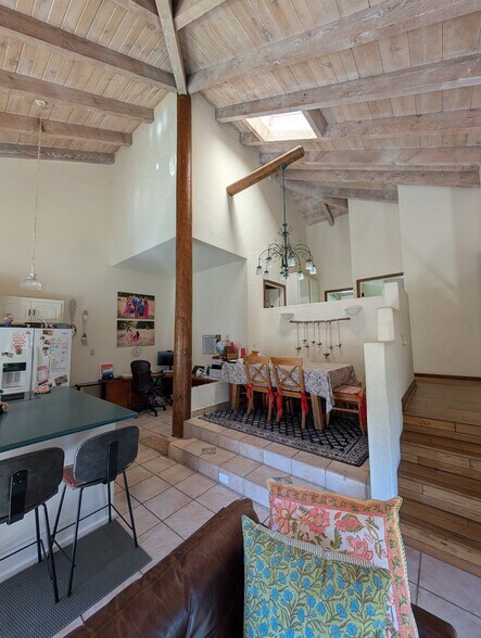 Building Photo - 245 S Helix Ave