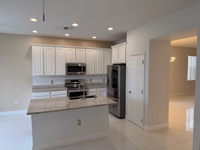 Building Photo - 1112 Pine Ridge Dr