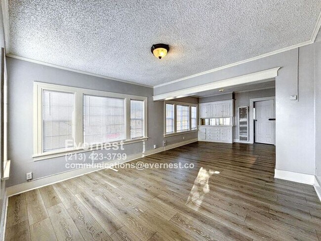 Building Photo - Charming 2-Bedroom Home with Garage and Ba...