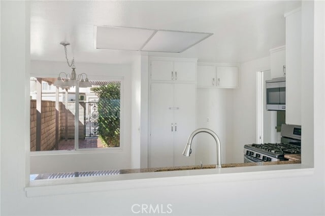 Building Photo - 5540 E Vista Del Este