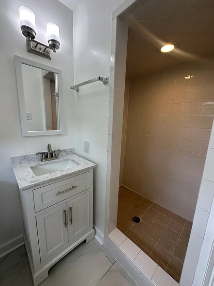 Building Photo - 1132 Cresthaven Ln