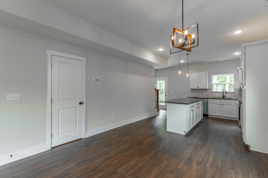 Building Photo - 4654 Heiskell Dr