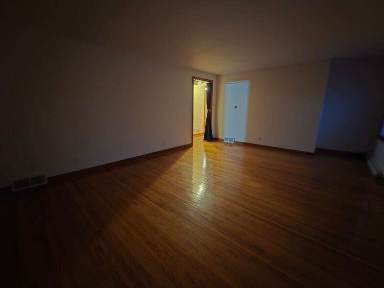 Upper living room - 729 Ruie Rd