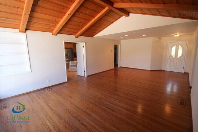 Building Photo - $4895 - Large beautiful 3/2 Home located i...