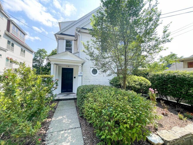 Building Photo - 705 E Seneca St