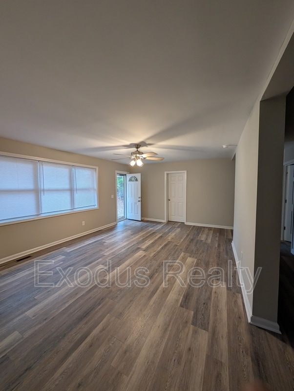 Building Photo - 414 Maple Ave