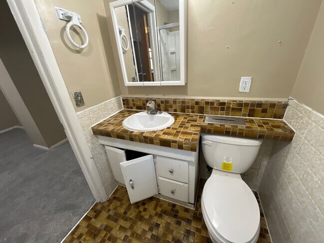 Building Photo - 4 bedroom, 2 bathroom home in the peaceful community of Mahtomedi access to White Bear Lake