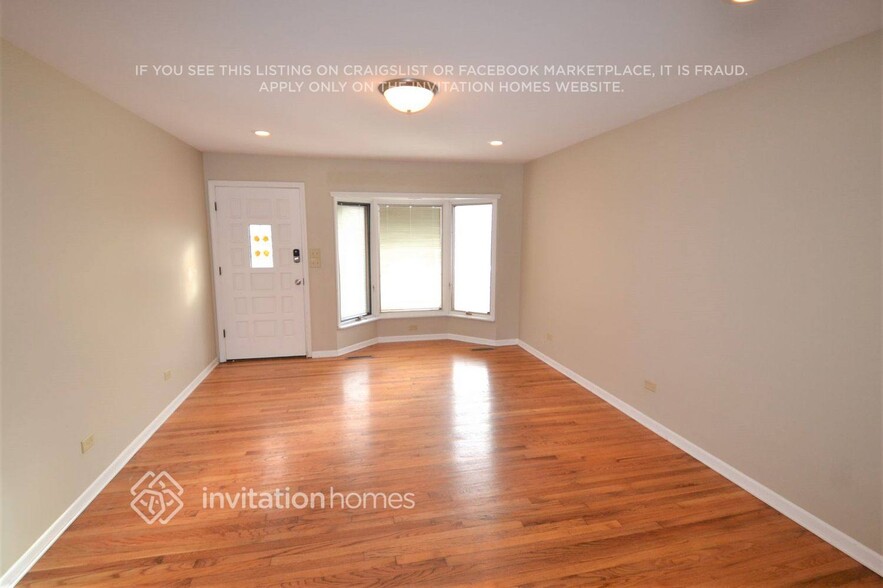Building Photo - 54 E Schubert Ave