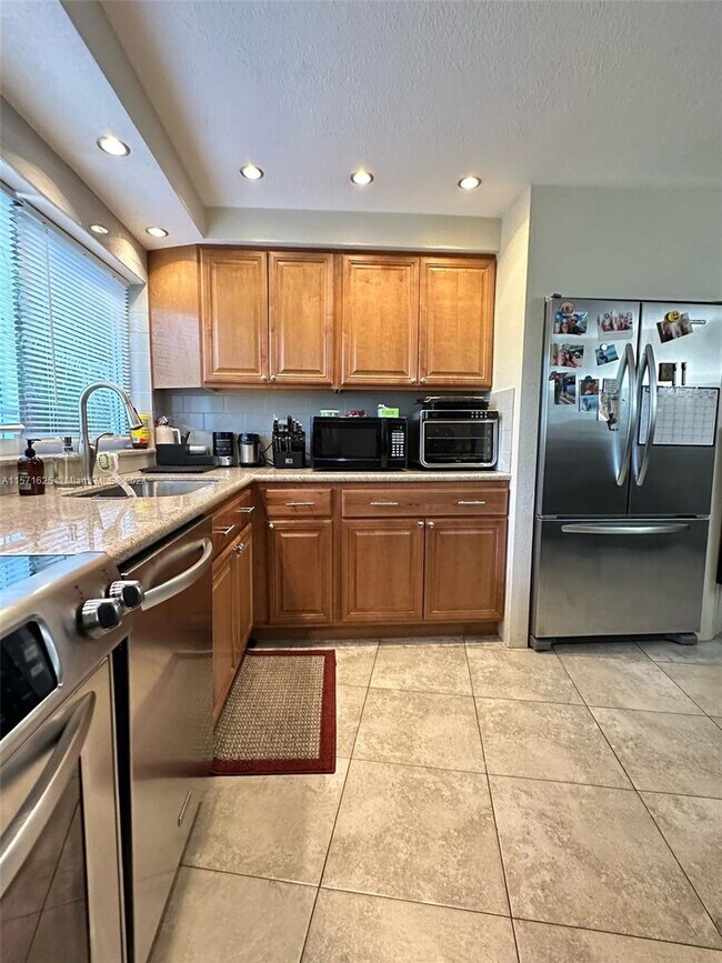 Building Photo - 1753 NE 18th St