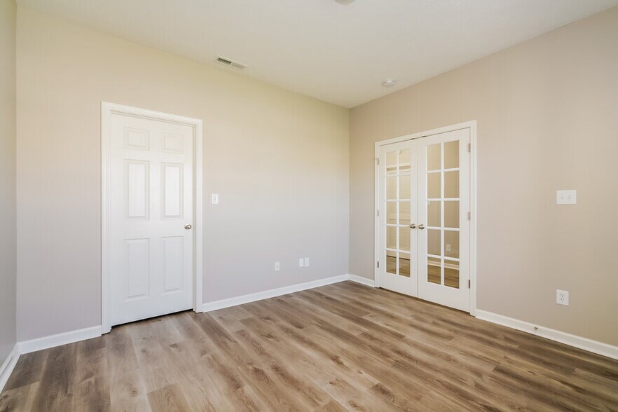 Building Photo - 1813 Maplewood Ct