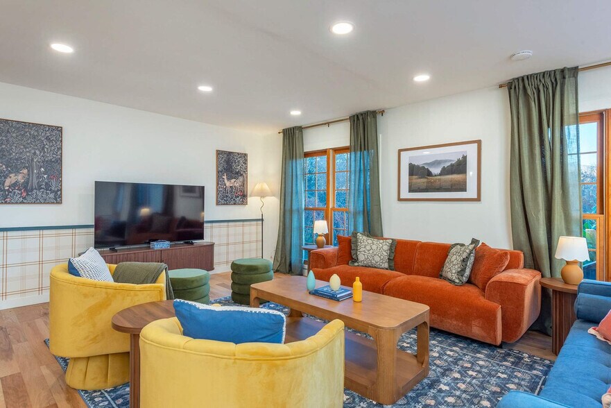 Building Photo - 32 Whitaker View Rd