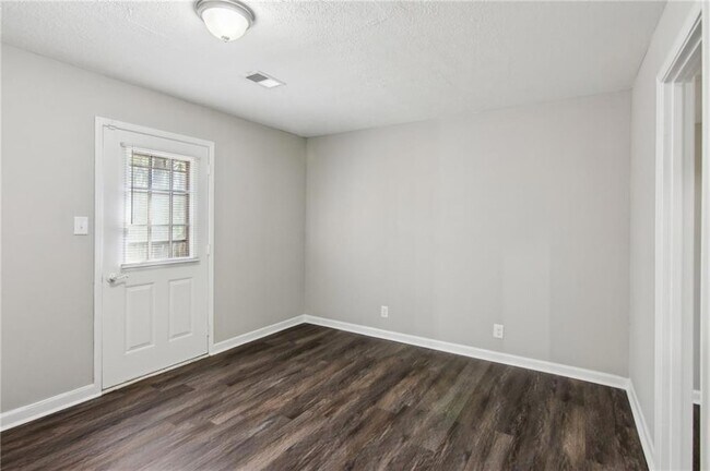 Building Photo - 2453 Falcon Ct