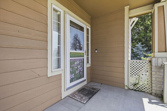 Building Photo - 2202 Hanham Dr