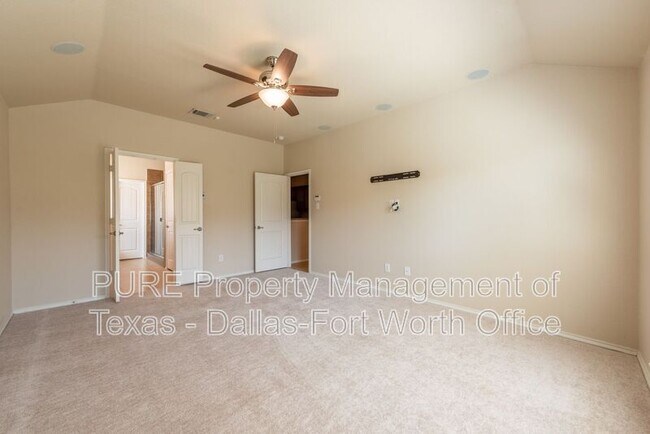 Building Photo - 1012 Lake Hollow Dr