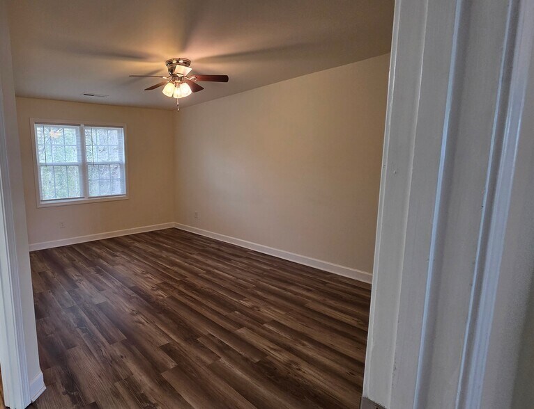 Building Photo - 113 Beechleaf Ct