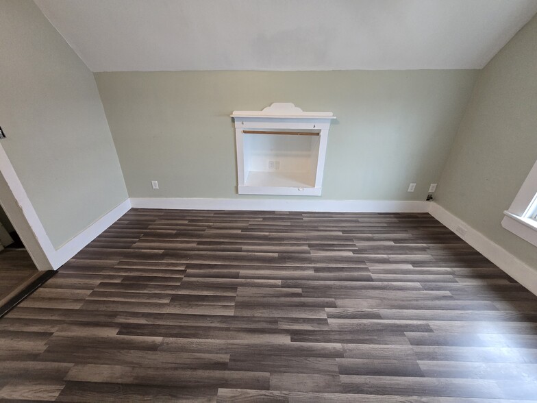 Building Photo - 6 Dixon St