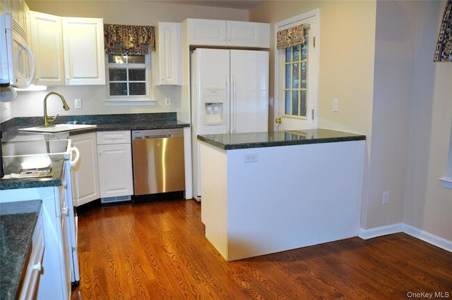 Building Photo - 23 Deertree Ln