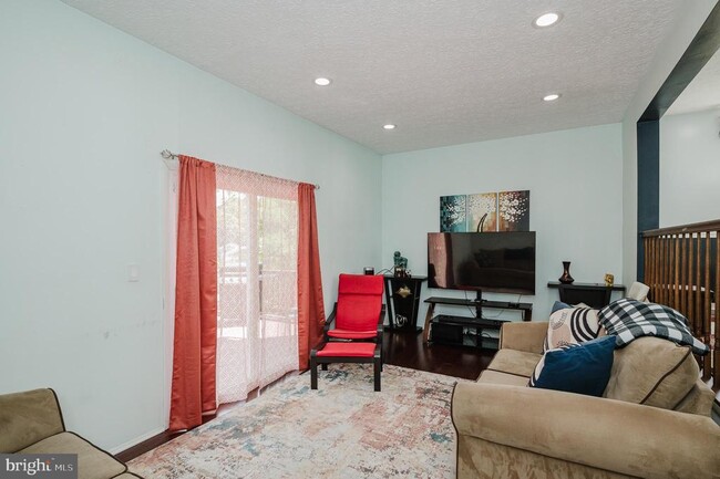 Building Photo - 3760 Bonnybridge Pl