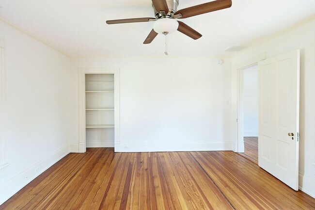 Building Photo - Charming Pet-Friendly Belmont Home With Fenced Yard