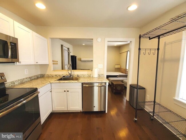 Building Photo - 600 S Washington St