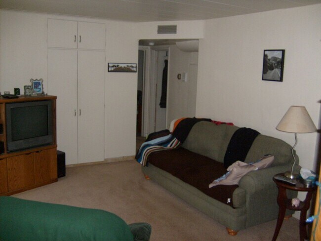 Building Photo - Second Floor Condo Near Tenney Park