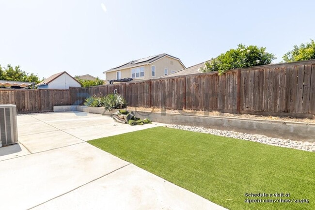Building Photo - 776 Open Range Ave