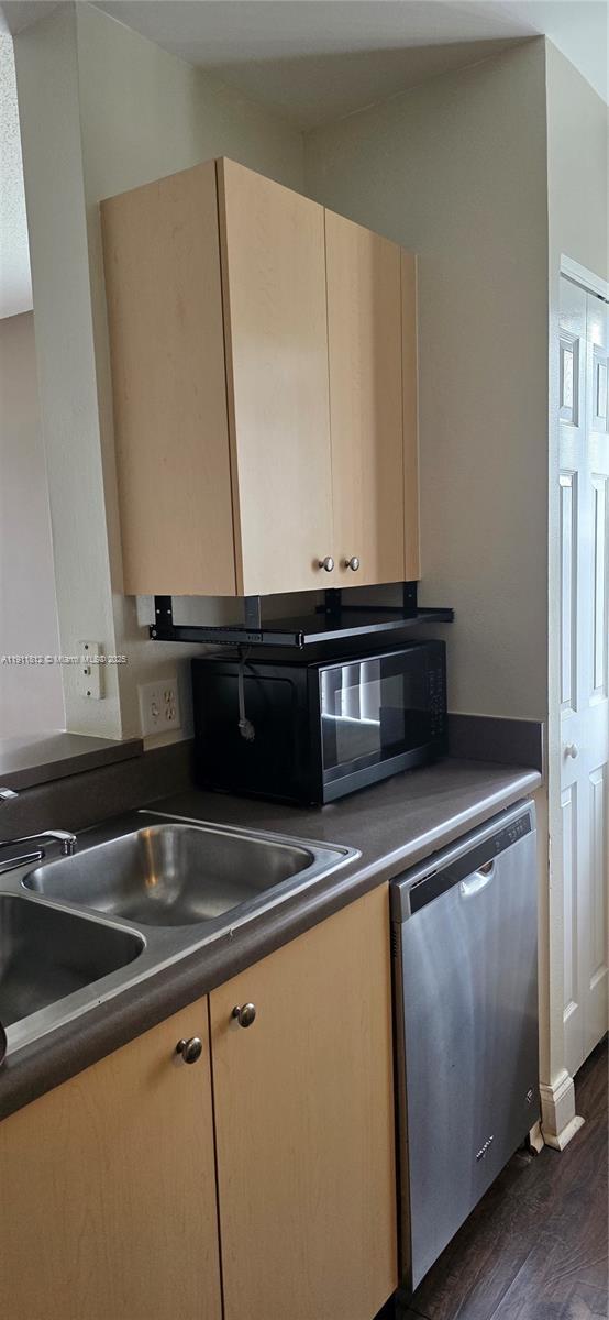 Building Photo - 2427 Centergate Dr