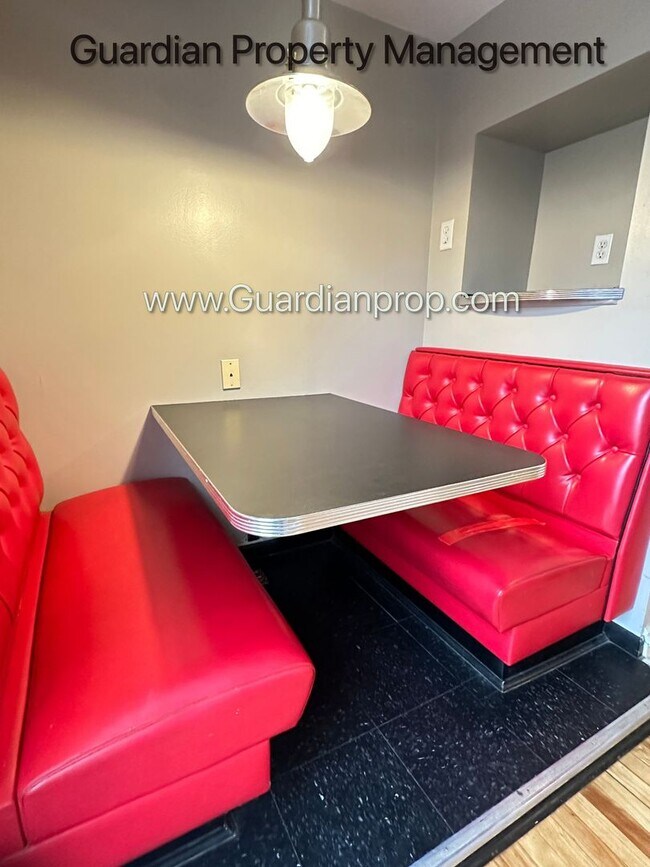 Building Photo - Kenwood Apartment, Private Entry, Parking, Pets Welcome, Video Walk Through