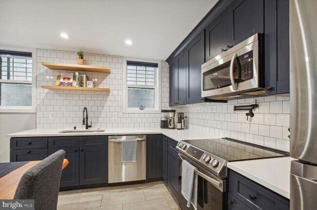 Building Photo - Available Now! Two Bed // Two Bath in Ecki...