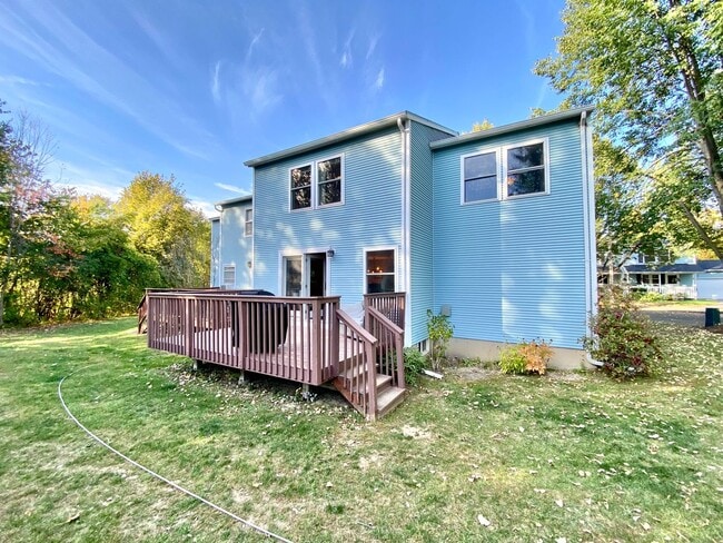 Building Photo - 3 Bedroom Condo in South Burlington VT Available 12/6!