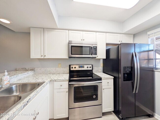 Building Photo - 3039 Sir Hamilton Cir