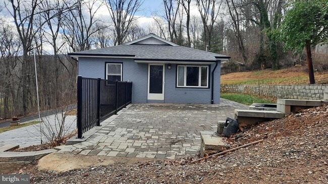 Building Photo - 373 Bowman Rd