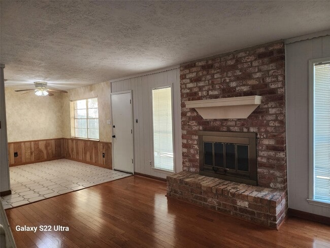Building Photo - 515 Shady Glade Dr