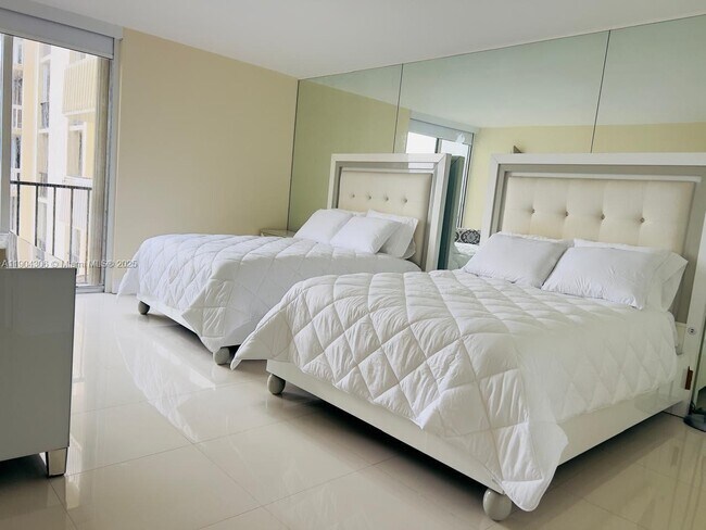 Building Photo - 19355 Turnberry Way