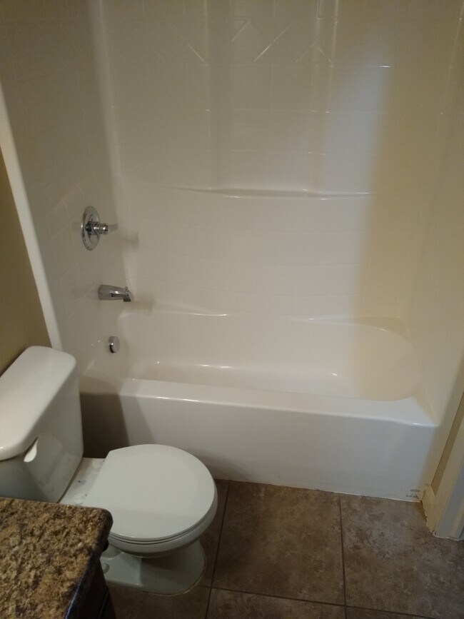 Building Photo - 340 1425 N St