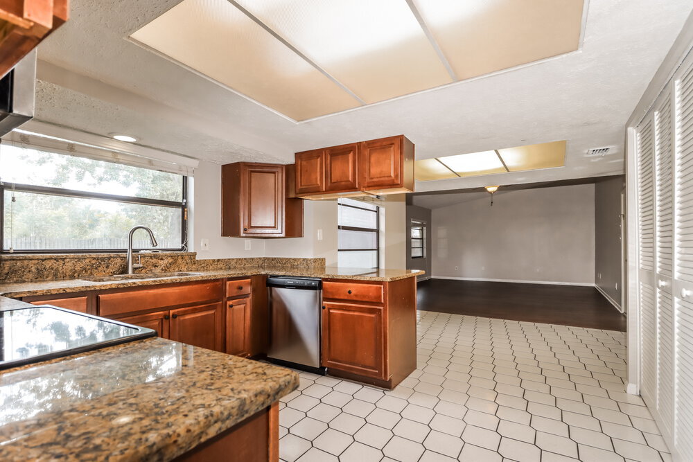 Building Photo - 15715 Country Lake Dr
