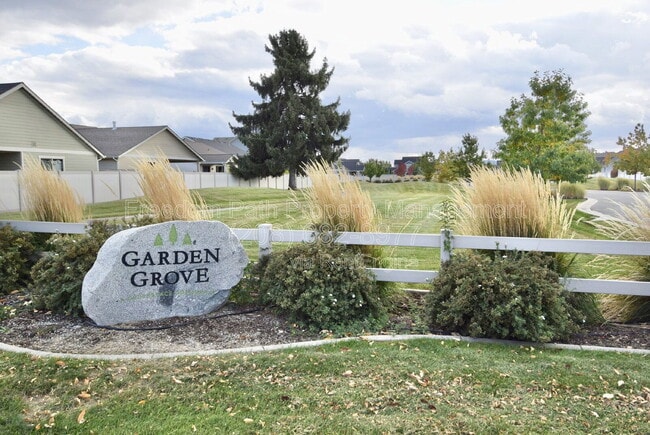 Building Photo - 7763 N Hibiscus Ln