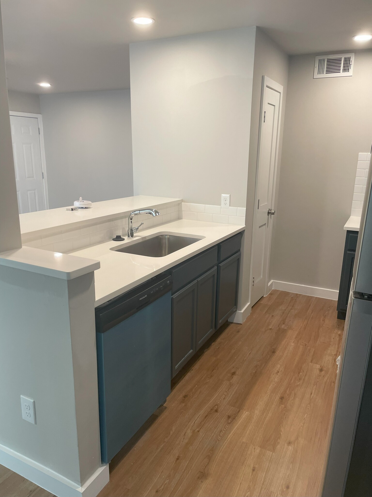 Building Photo - 7431 Holly Hill Dr