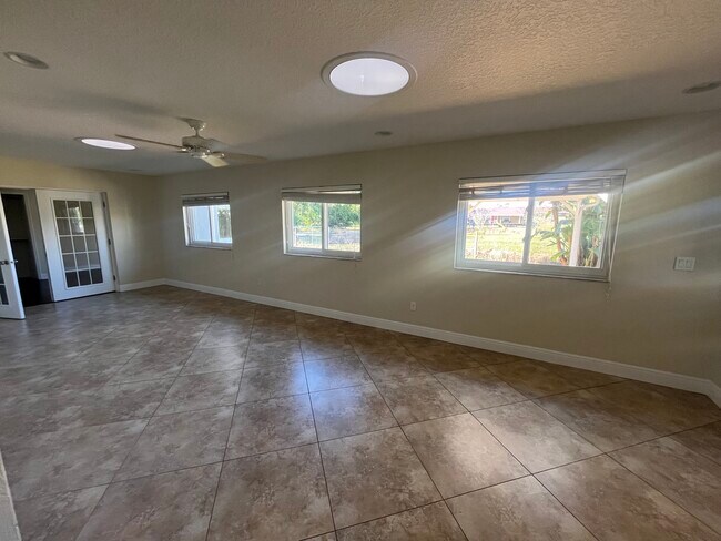 Building Photo - 114 N Tymber Creek Rd