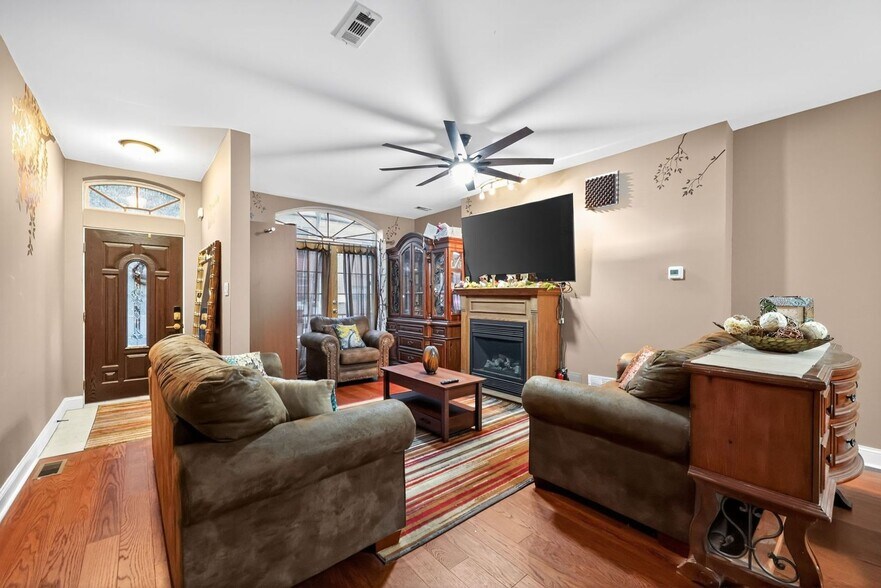 Building Photo - 4443 Sansom St