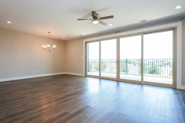 Building Photo - 7117 9th Hole Dr