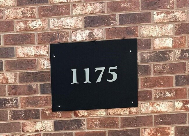 Building Photo - 1175 Church St